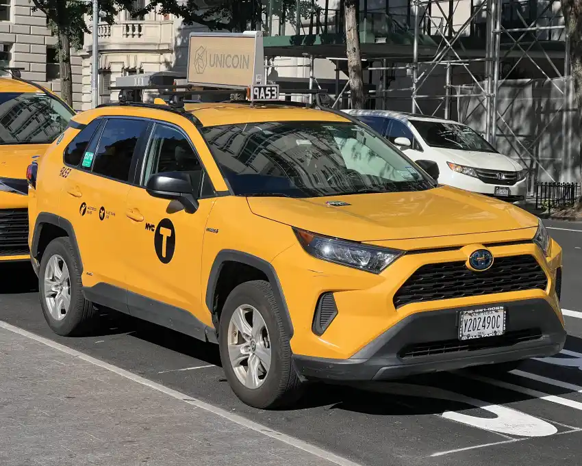 الواجهة الأمامية لـ تويوتا راف فور (RAV4)