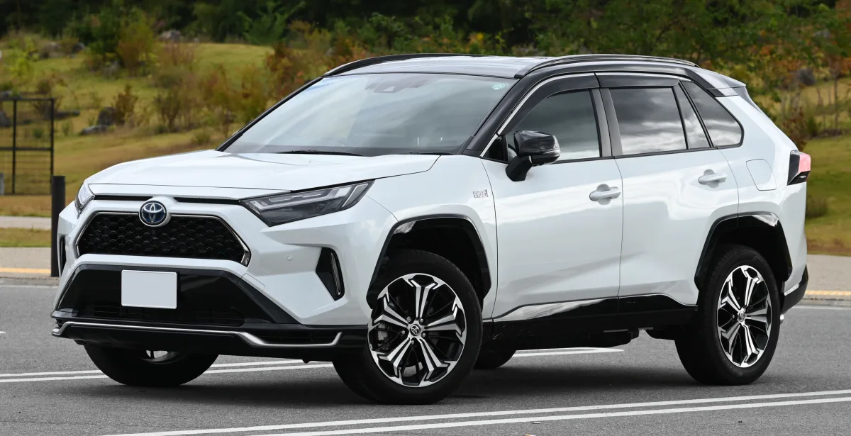تويوتا راف فور (Toyota RAV4 XA50) - التصميم الخلفي وزاوية العادم