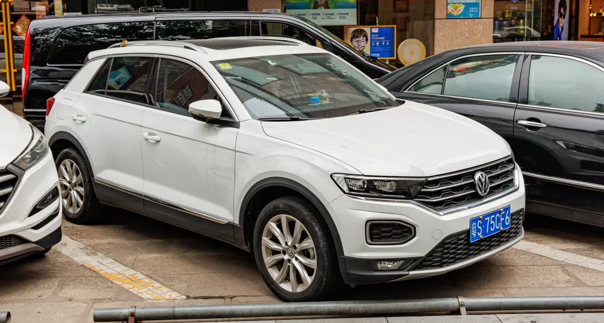 فولكس فاجن تي-روك (VW T-Roc 1.4 TSI) - المقصورة الداخلية والكونسول